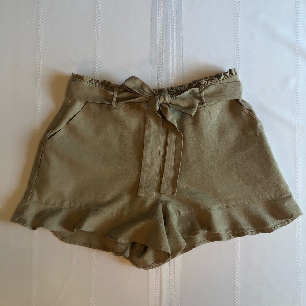 June & Hudson Linen Blend Taupe Shorts with Ruffle Trim & Matching Belt Size M